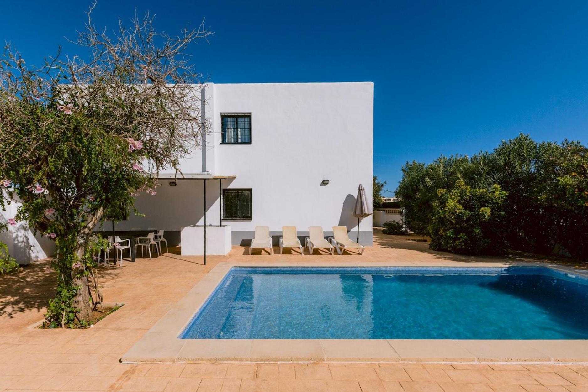 Villa Torres Is A Great Villa Only A 10 Minute Walk From The Centre Of Playa Den Bossa Sant Jordi de ses Salines المظهر الخارجي الصورة